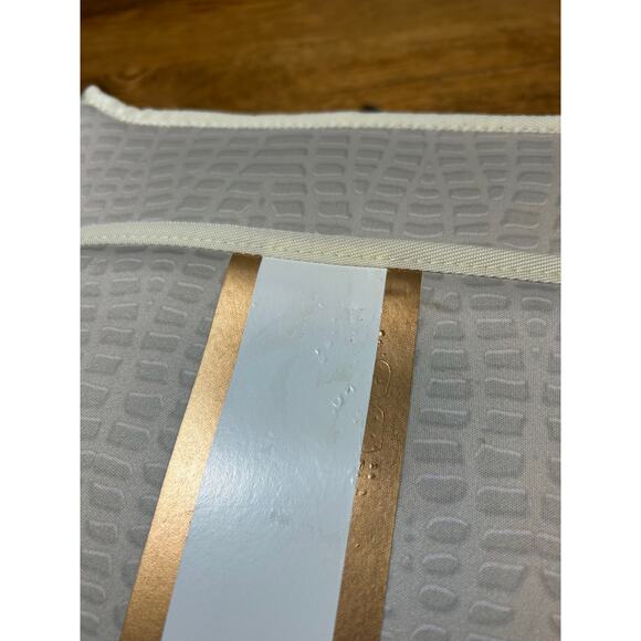 Haute Shore Neoprene Crossbody Purse in Cream Croc Print Adjustable Strap - Picture 6 of 13